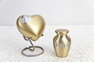 Heart-shaped brass pet memorial cup with handmade metal base UH3.5S